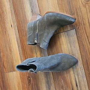 Violet & red ankle boots